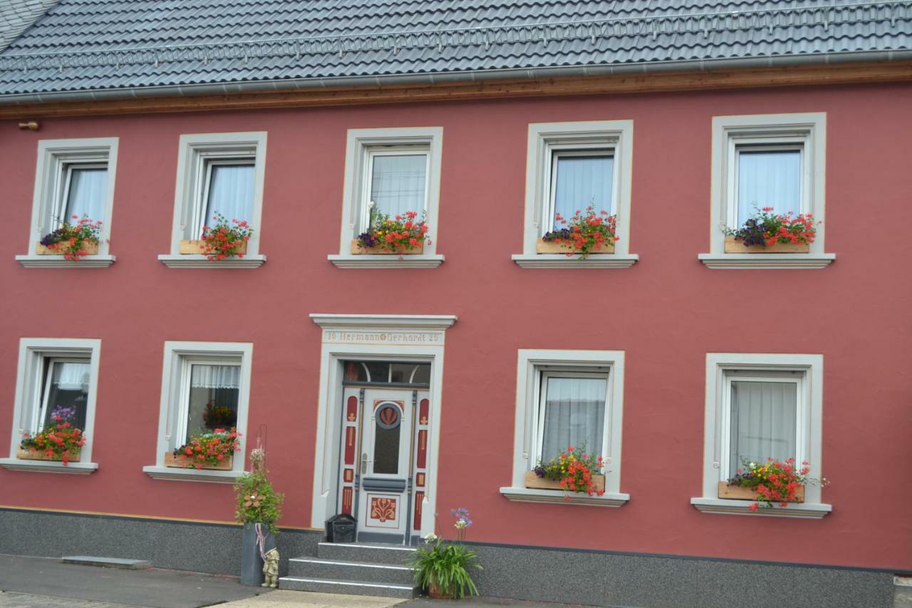 Pension - Hierzer Herborn  エクステリア 写真